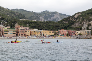 Escursione in canoa davanti alla spiaggia di Varigotti